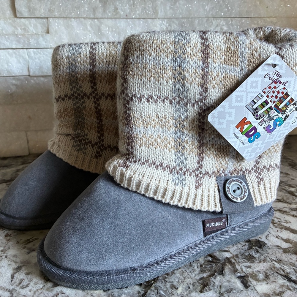Muk Luks Girls’ Grey Plaid Boots Size 12